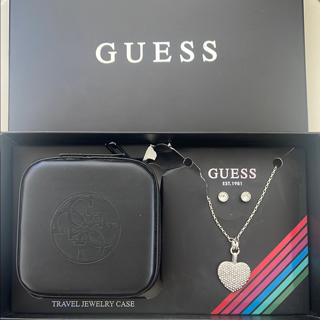 Guess Black Jewelry Case With Heart Necklace And Earrings 15$